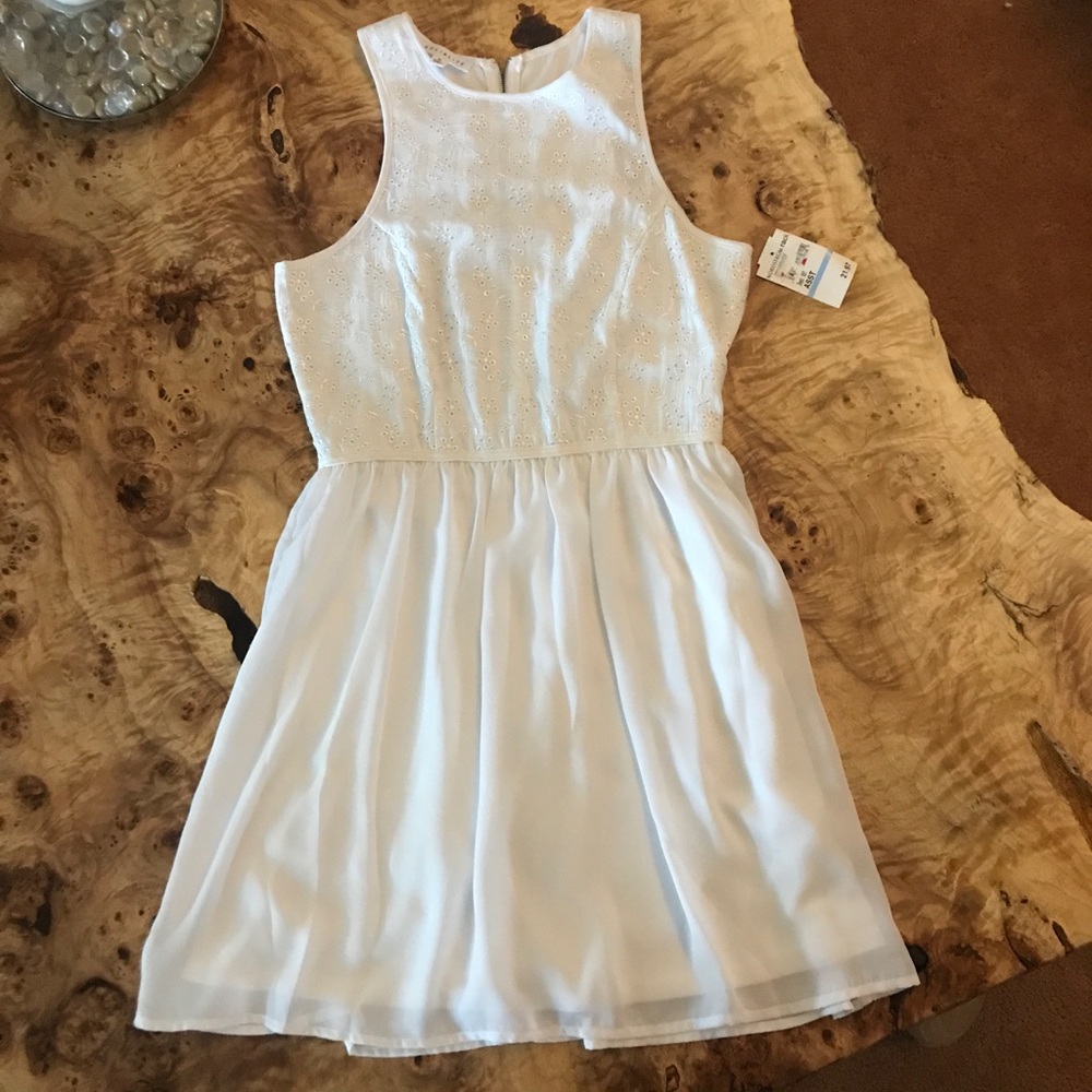 Beautiful white dress NWT, size M